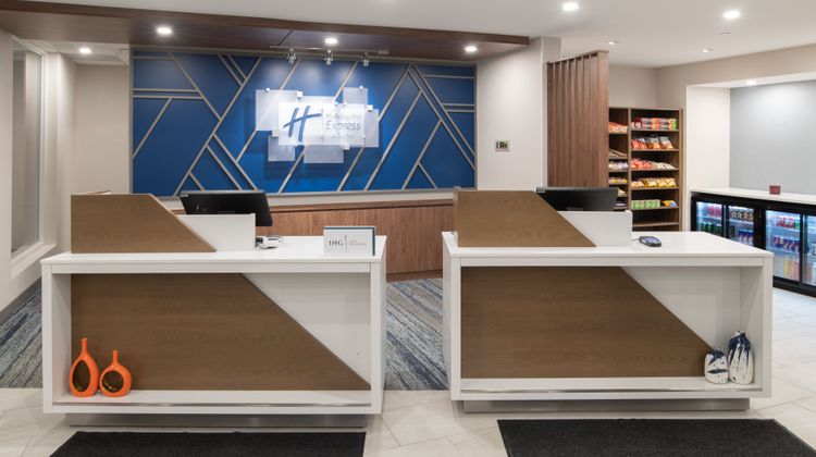 Holiday Inn Express Suites Moose Jaw Lobby
