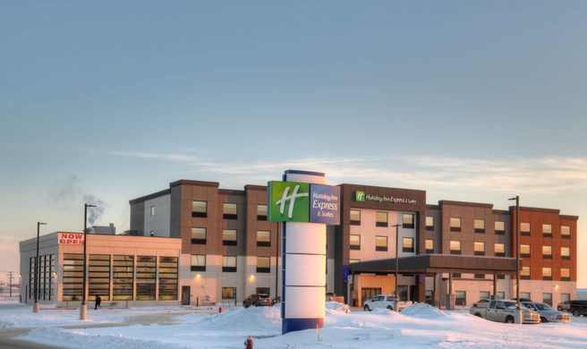 Holiday Inn Express Suites Moose Jaw Exterior