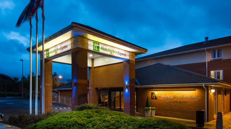 Holiday Inn Express Gloucester South Exterior
