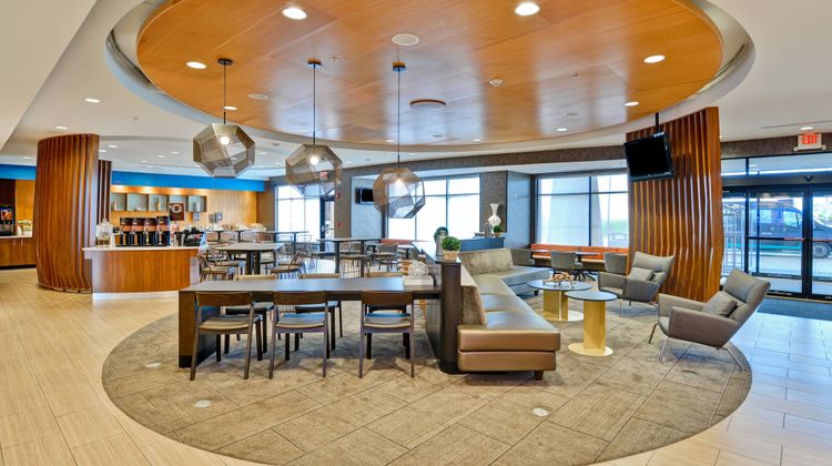 SpringHill Suites Cincinnati Arpt South Lobby