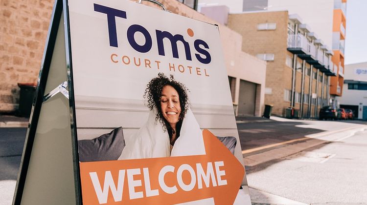 Tom's Court Hotel Exterior