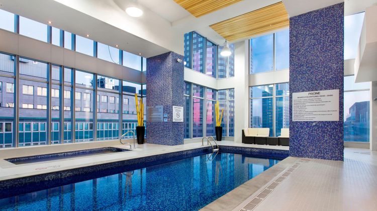 Courtyard Montreal Downtown Pool