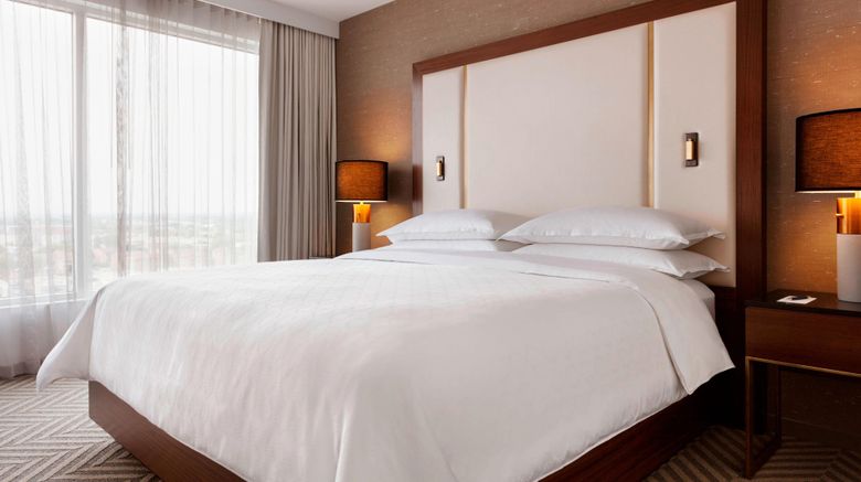 <b>Sheraton Saint-Hyacinthe Hotel Suite</b>. Images powered by <a href="https://www.leonardoworldwide.com/" title="Leonardo Worldwide" target="_blank">Leonardo</a>.