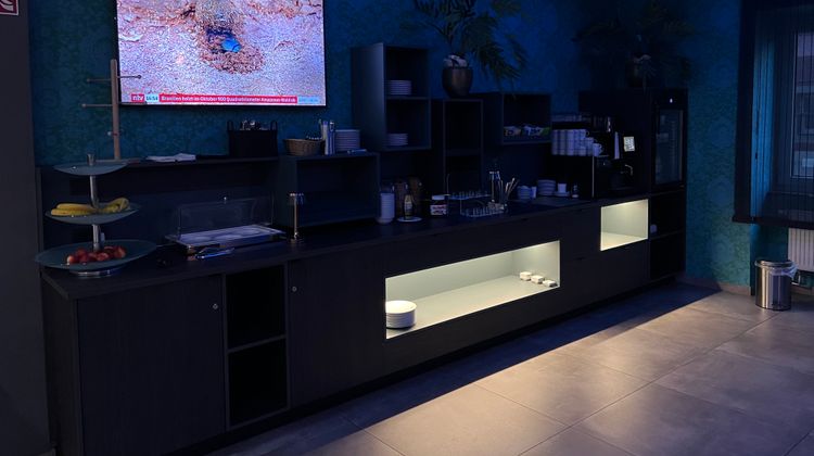 Attache Hotel Restaurant