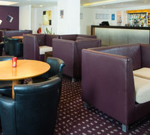 Holiday Inn Express Hemel Hempstead Exterior