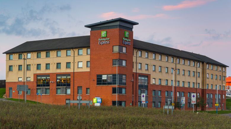 <b>Holiday Inn Express London-Luton Airport Exterior</b>. Images powered by <a href="https://www.leonardoworldwide.com/" title="Leonardo Worldwide" target="_blank">Leonardo</a>.
