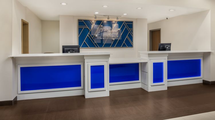 Holiday Inn Express & Suites Perry Lobby