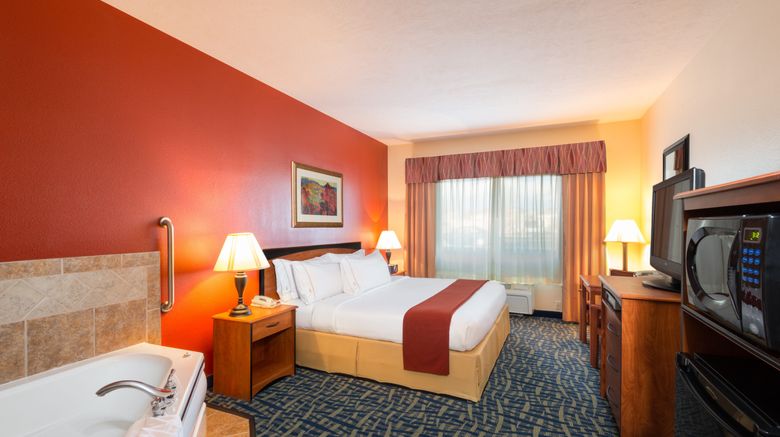 <b>Holiday Inn Express Hotel & Suites Suite</b>. Images powered by <a href="https://www.leonardoworldwide.com/" title="Leonardo Worldwide" target="_blank">Leonardo</a>.