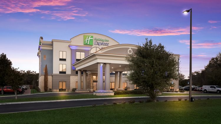 Holiday Inn Express & Suites Perry Exterior