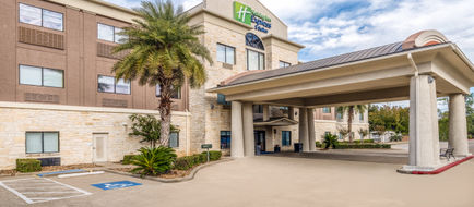 Holiday Inn Express & Suites Beaumont NW Exterior