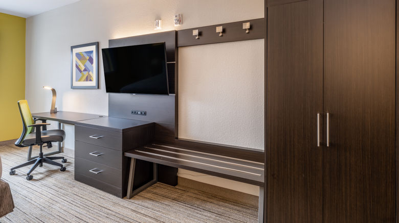 <b>Holiday Inn Express & Suites Beaumont NW Room</b>. Images powered by <a href="https://www.leonardoworldwide.com/" title="Leonardo Worldwide" target="_blank">Leonardo</a>.