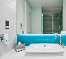 Holiday Inn Exp South A7 AS42 Room