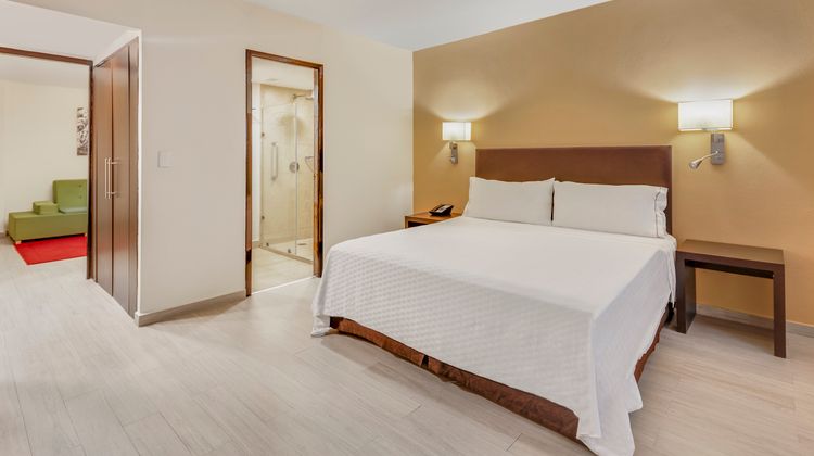 Fiesta Inn Guadalajara Expo Suite