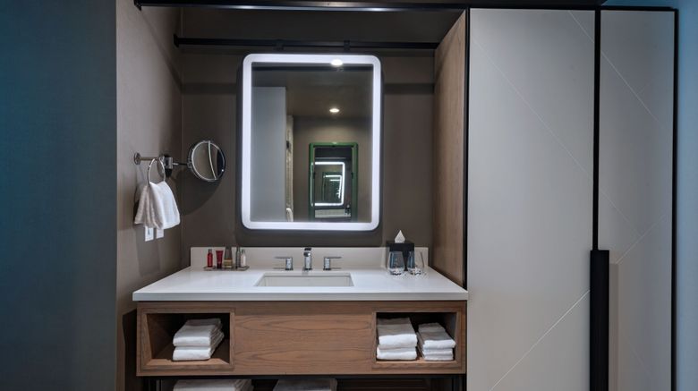 <b>Austin Marriott Downtown Room</b>. Images powered by <a href="https://www.leonardoworldwide.com/" title="Leonardo Worldwide" target="_blank">Leonardo</a>.