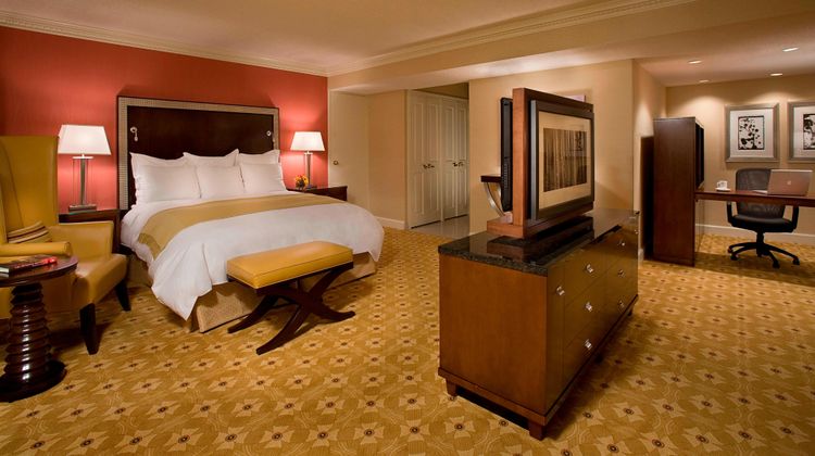 Toronto Airport Marriott Hotel Suite
