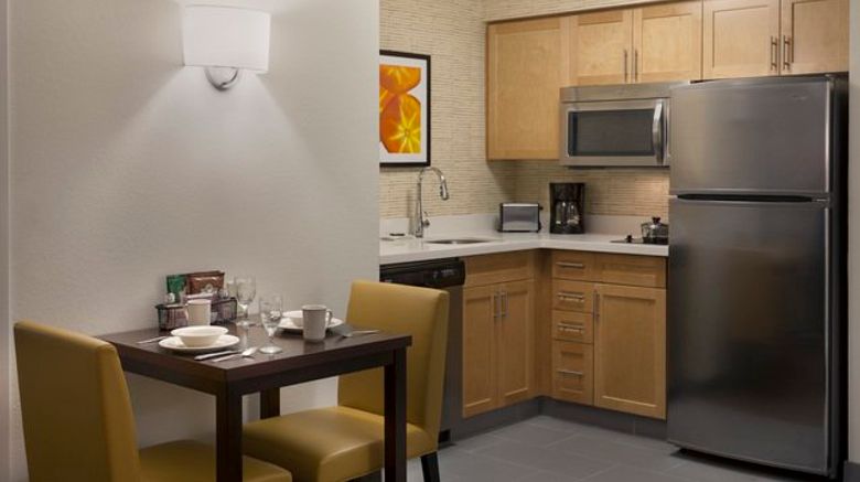 <b>Cambridge Suites Mississauga Suite</b>. Images powered by <a href="https://www.leonardoworldwide.com/" title="Leonardo Worldwide" target="_blank">Leonardo</a>.