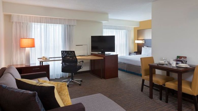 <b>Cambridge Suites Mississauga Suite</b>. Images powered by <a href="https://www.leonardoworldwide.com/" title="Leonardo Worldwide" target="_blank">Leonardo</a>.