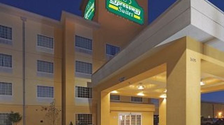 La Quinta Inn & Suites Minot Exterior