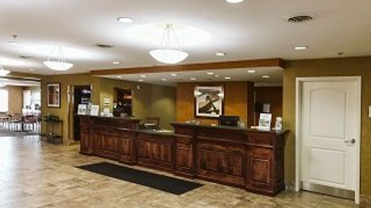 La Quinta Inn & Suites Minot Lobby