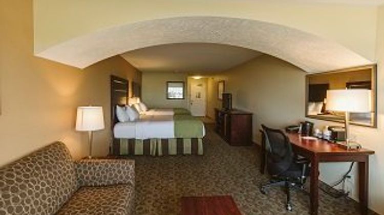 La Quinta Inn & Suites Minot Suite