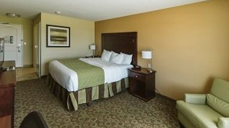 La Quinta Inn & Suites Minot Room