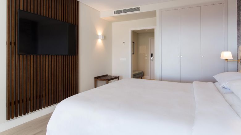 <b>Four Points by Sheraton Sesimbra Pool</b>. Images powered by <a href="https://www.leonardoworldwide.com/" title="Leonardo Worldwide" target="_blank">Leonardo</a>.