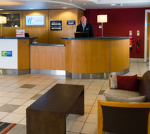 Holiday Inn Express Swansea-East Lobby
