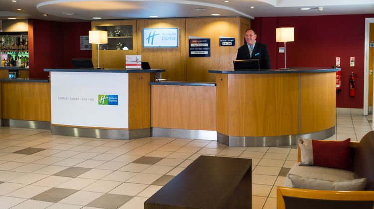 Holiday Inn Express Swansea-East Lobby