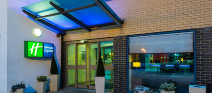 Holiday Inn Express Swindon West Exterior