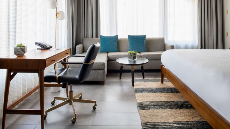 Hi-lo Hotel, Autograph Collection Suite