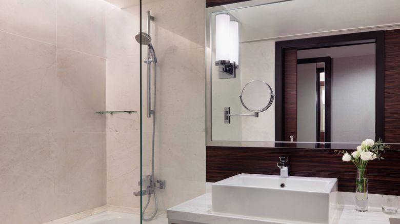 <b>Hong Kong SkyCity Marriott Hotel Room</b>. Images powered by <a href="https://www.leonardoworldwide.com/" title="Leonardo Worldwide" target="_blank">Leonardo</a>.