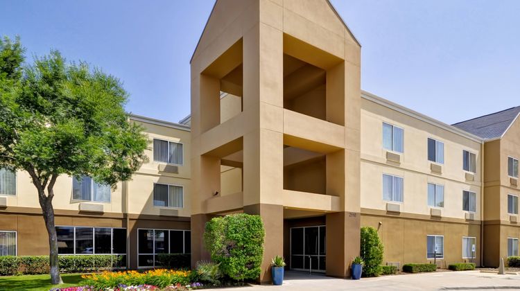 Fairfield Inn by Marriott Market Center Exterior