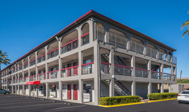 Red Roof Inn Stockton Exterior