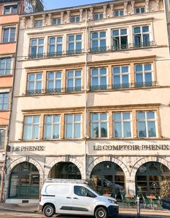 Le Phenix Hotel