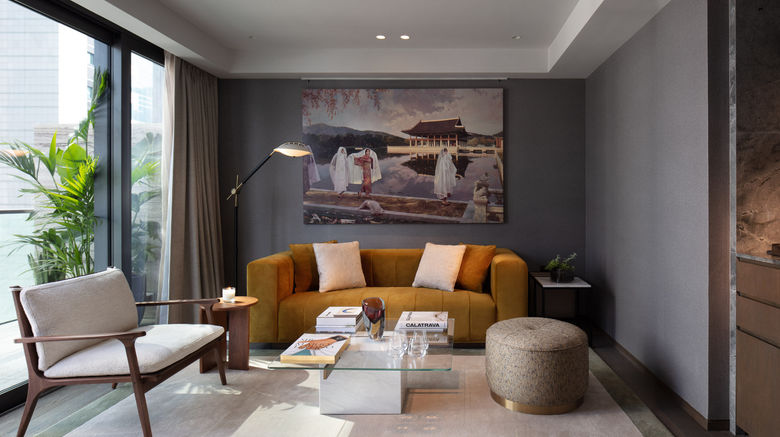 <b>The Hari Hong Kong Suite</b>. Images powered by <a href="https://www.leonardoworldwide.com/" title="Leonardo Worldwide" target="_blank">Leonardo</a>.