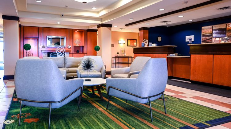 Fairfield Inn & Suites Exterior