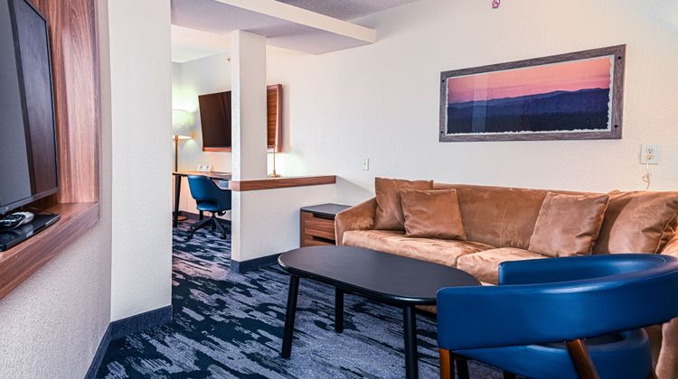 Fairfield Inn & Suites Suite