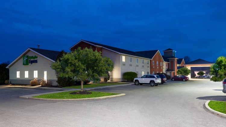 Holiday Inn Express Vermilion Exterior