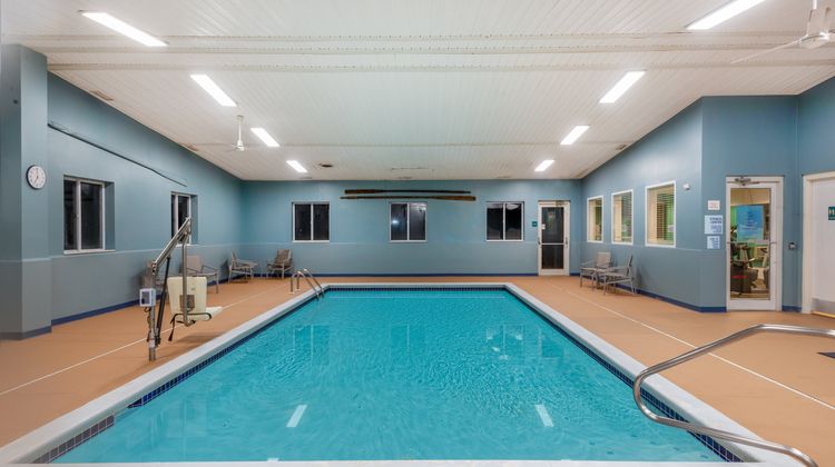Holiday Inn Express Vermilion Pool