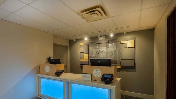Holiday Inn Express Vermilion Lobby