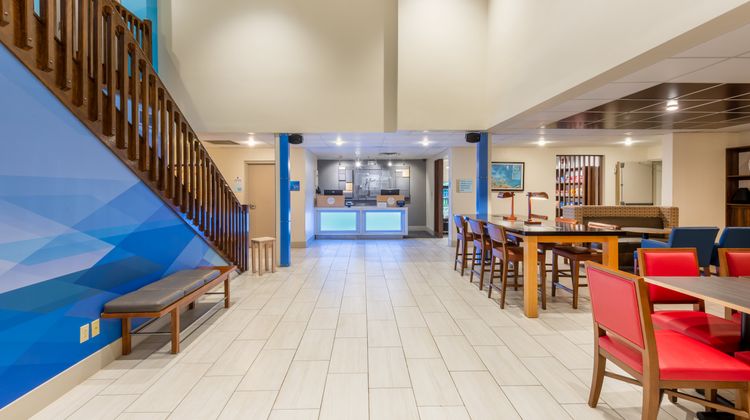 Holiday Inn Express Vermilion Lobby