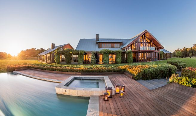 Spicers Peak Lodge Exterior