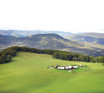 Spicers Peak Lodge Exterior