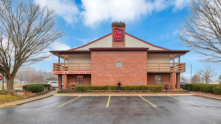 Red Roof Inn Uhrichsville Exterior