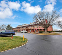Red Roof Inn Uhrichsville Exterior
