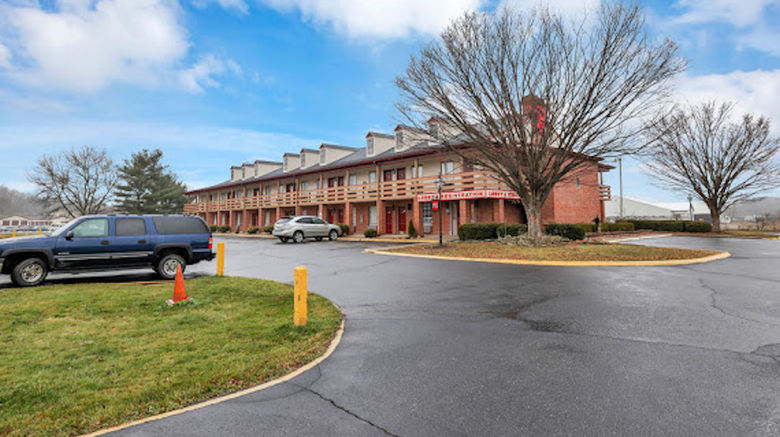 <b>Red Roof Inn Uhrichsville Exterior</b>. Images powered by <a href="https://www.leonardoworldwide.com/" title="Leonardo Worldwide" target="_blank">Leonardo</a>.