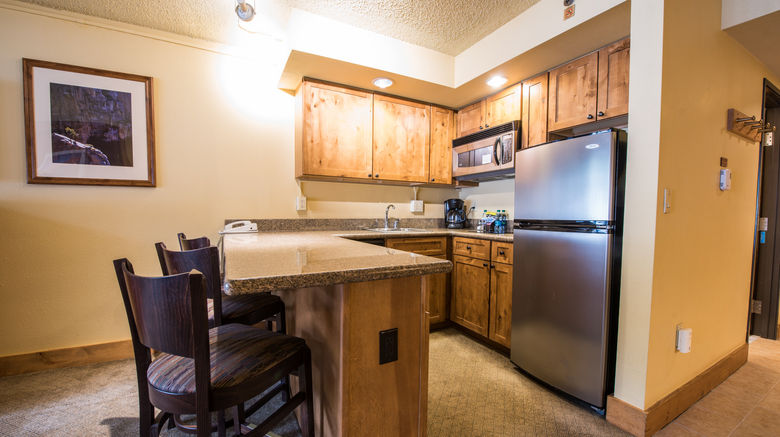 <b>Grand Lodge Crested Butte Room</b>. Images powered by <a href="https://www.leonardoworldwide.com/" title="Leonardo Worldwide" target="_blank">Leonardo</a>.