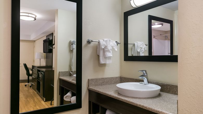<b>Red Roof Inn Hershey Room</b>. Images powered by <a href="https://www.leonardoworldwide.com/" title="Leonardo Worldwide" target="_blank">Leonardo</a>.