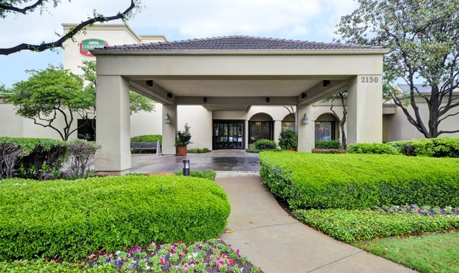 Courtyard by Marriott Dallas Market Ctr Exterior