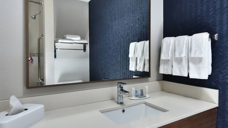 Fairfield Inn & Suites Richmond Insbrook Room